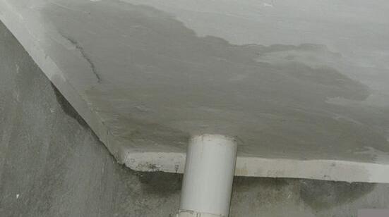 墻面滲水有什么辦法修復(fù)？屋頂防水施工的時候這些要留意